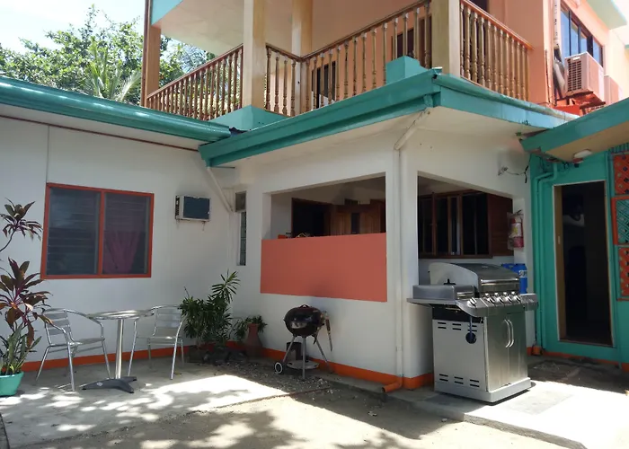 Smallfry'S Beach Resort