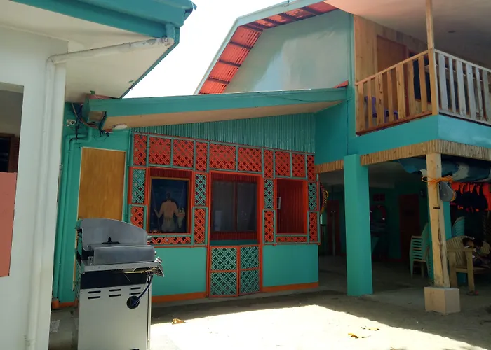 Smallfry'S Beach Resort