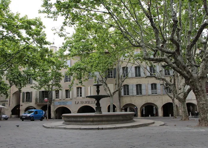 Hostellerie Et La Parenthese Uzes