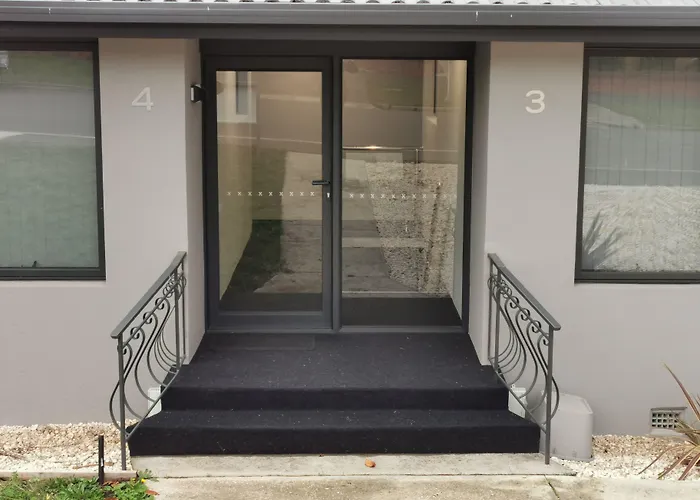 Youngtown Executive Apartments - 2Br King & Queen Free Parking & Wifi Inclusive - Options For Split King Or Cot - Fee Applies