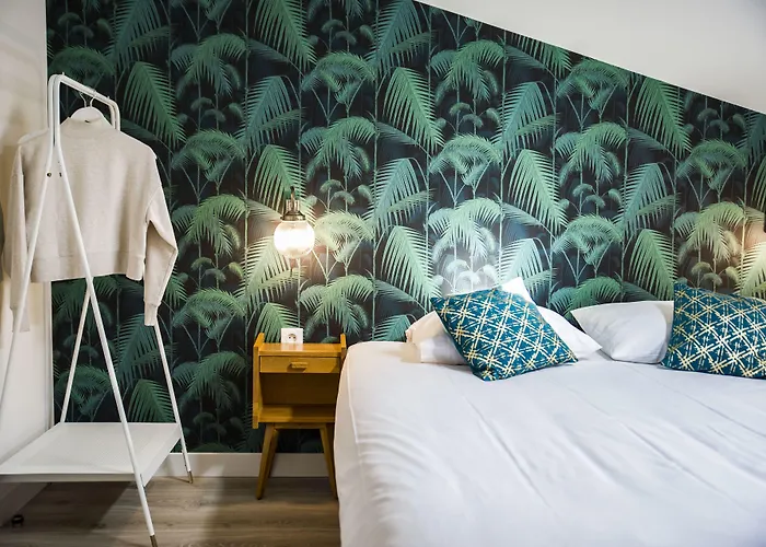 Georges Hostel & Cafe
