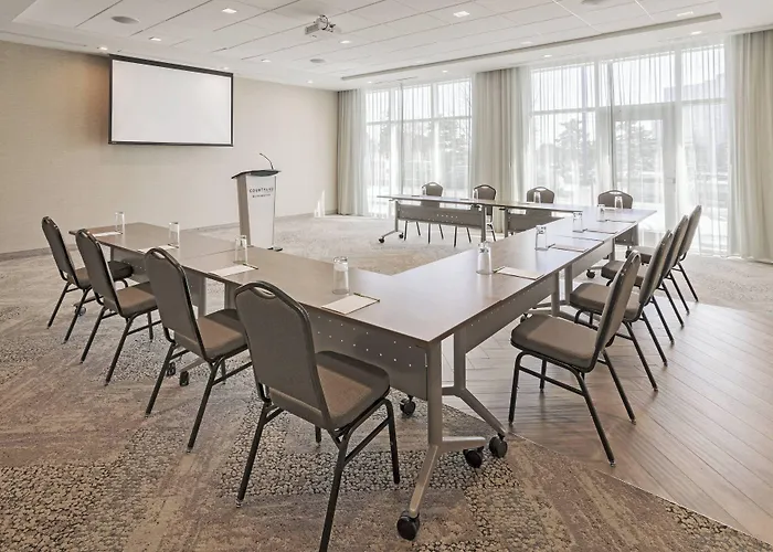 Courtyard By Marriott Burlington-Oakville