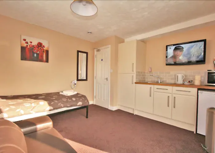 Central Studios Gloucester Road - Free Parking
