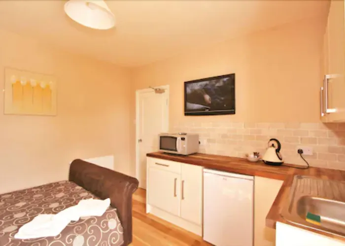 Central Studios Gloucester Road - Free Parking