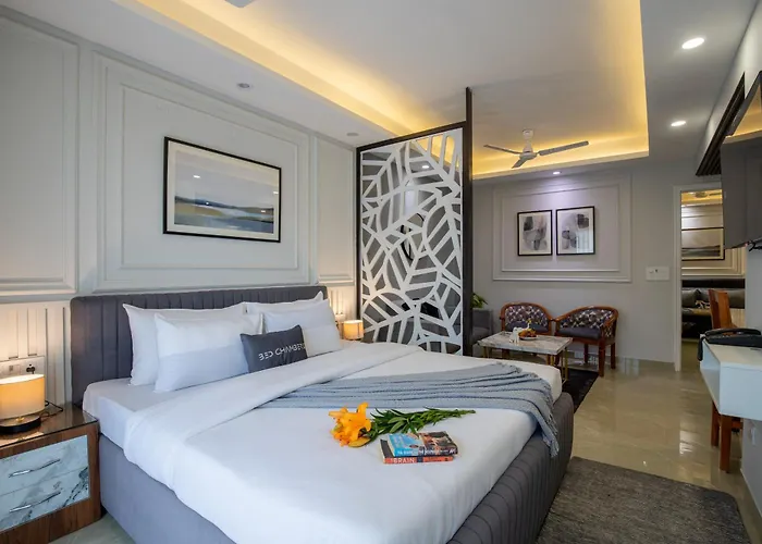 Bedchambers Luxurious Aparthotel Near Medicity