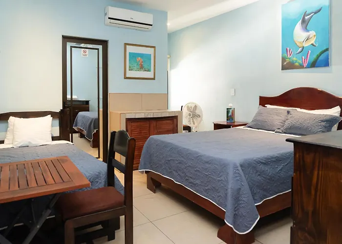 Hotel La Cueva Limon