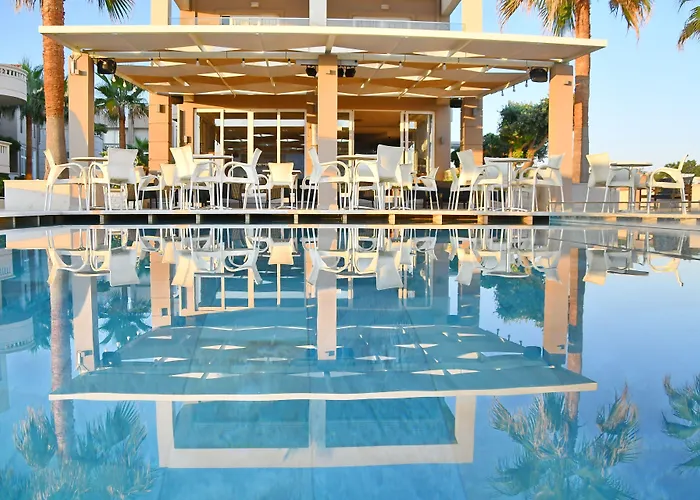 Castro Beach Hotel