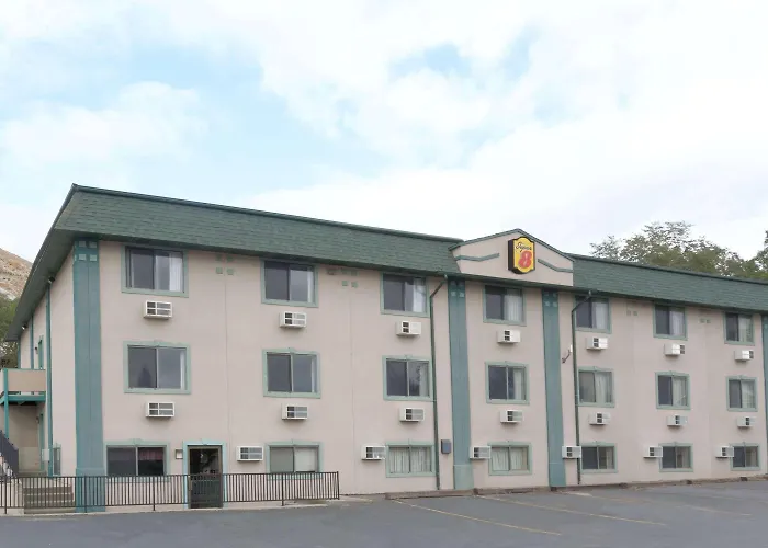 Super 8 By Wyndham Green River