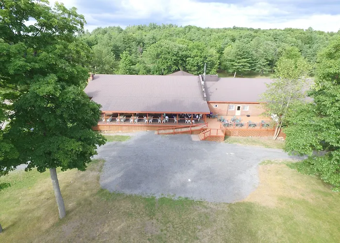 Stoco Lake Lodge