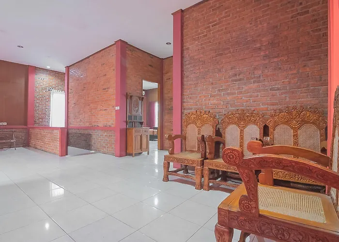 Reddoorz Plus At Hotel Negeri Baru Lodaya Puncak