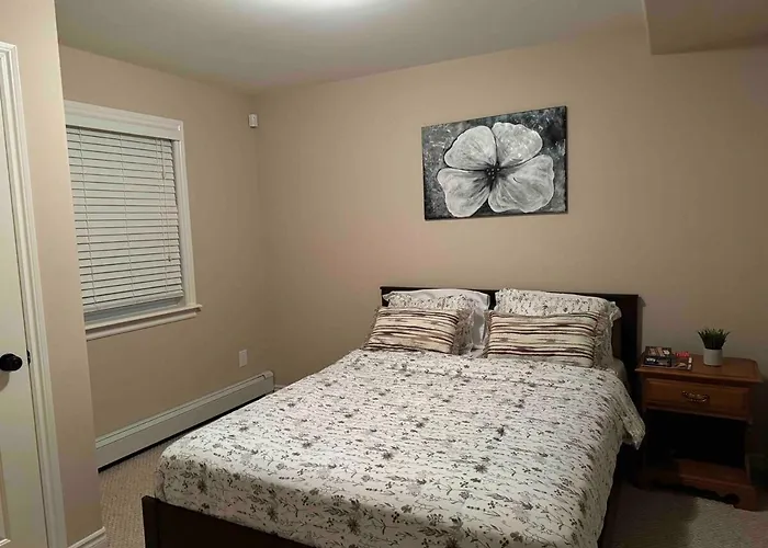 Cozy, Private Basement Suite