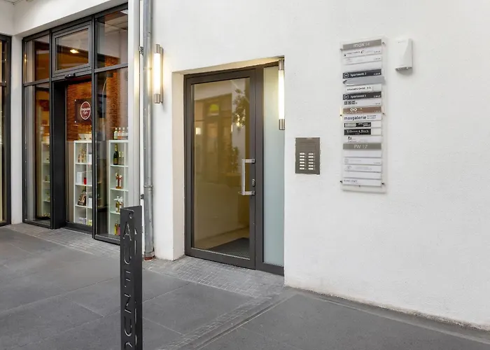 Global Living - Design Apartment I Rathausplatz I Kitchen I Augsburg
