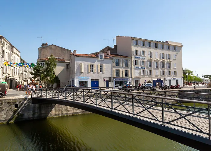 Tour De Nesle La Rochelle Vieux Port 3 Etoiles