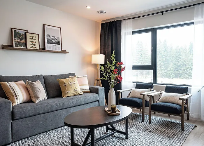 The Selkirk House By Revelstoke Vacations