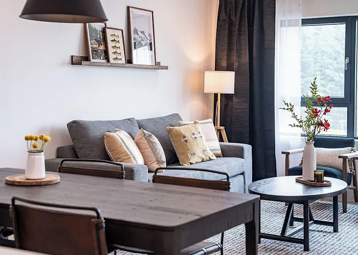 The Selkirk House By Revelstoke Vacations