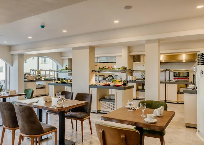 Olivia Palm Hotel
