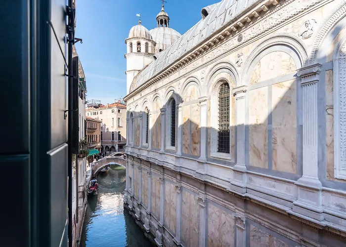 Palazzo Miracoli Apartments