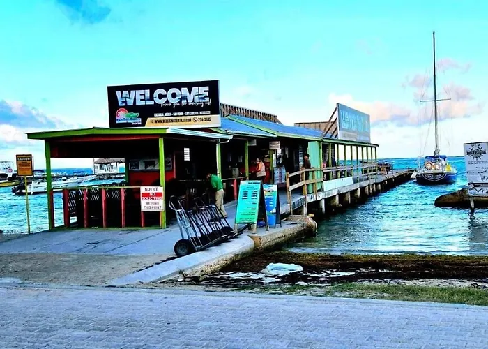Voyager Sun & Reef Hotel