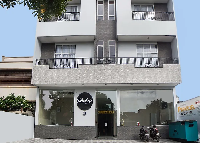 Super Oyo Capital O 92066 Papakoel Hotel & Cafe