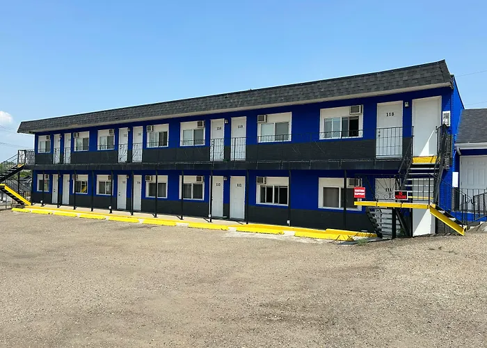 Riverside Motel And Suites