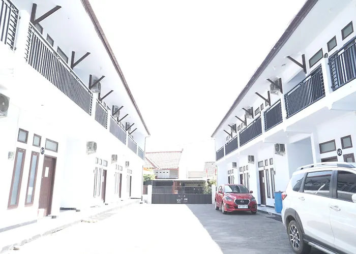 Oyo Life 92886 Rumah Nyaman Radhika 2 Syariah