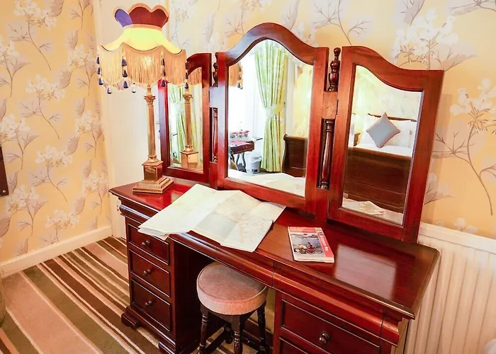 Oyo Lamphey Hall