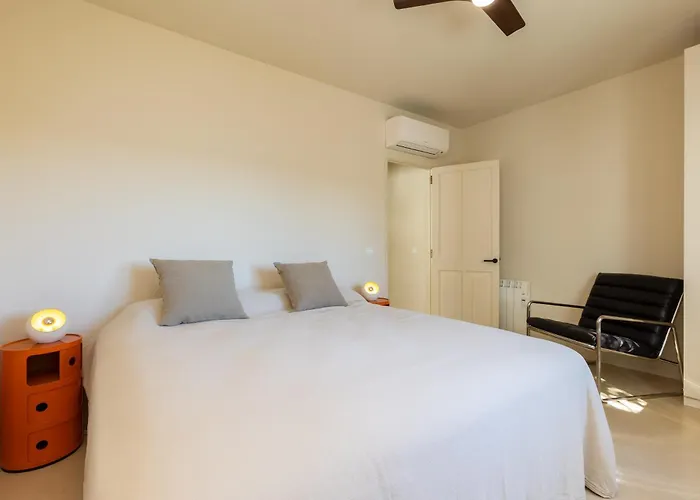 Villa Primavera Renovated Seaview Villa In Mahon