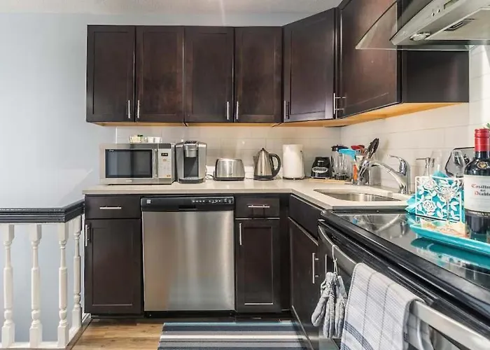 Urban 1Br Gem With Kitchen, Smart Tv & Workspace