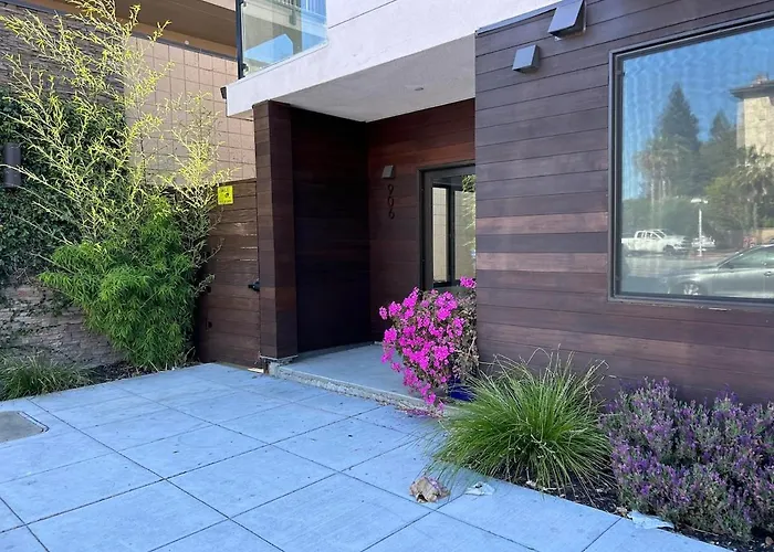 906 Brand New Townhome Sleeps 10