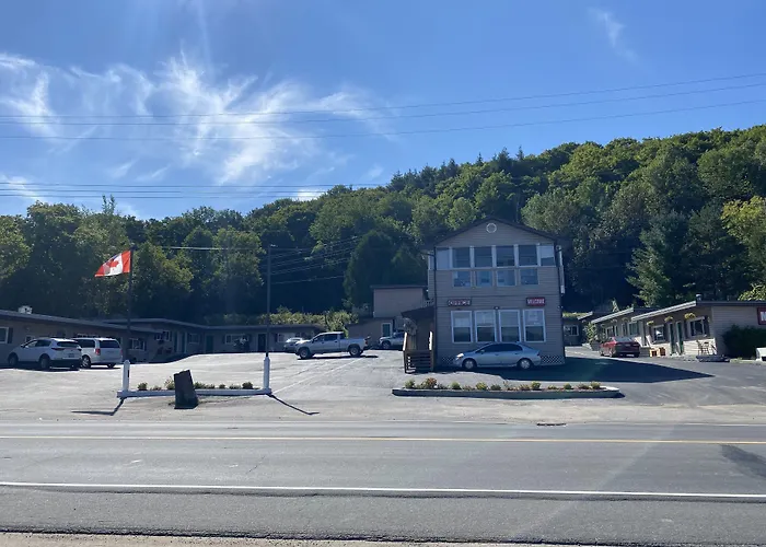 Silver Maple Motel