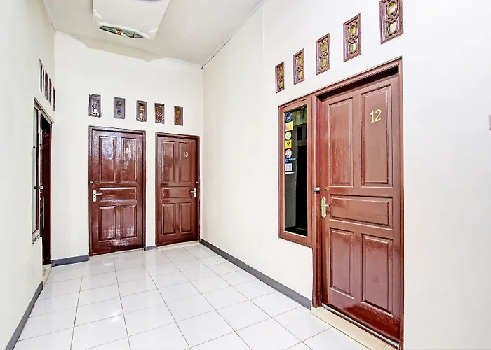 Oyo 93208 Guest House Cemara 2