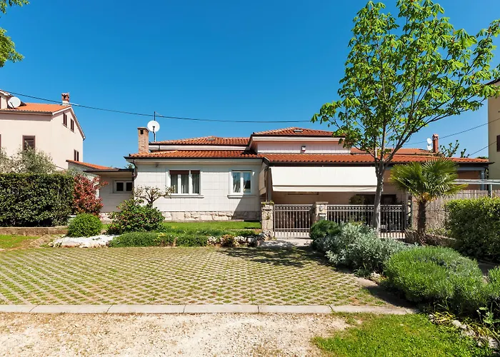Holiday Home Istarska, Private Garden And Hot Tub