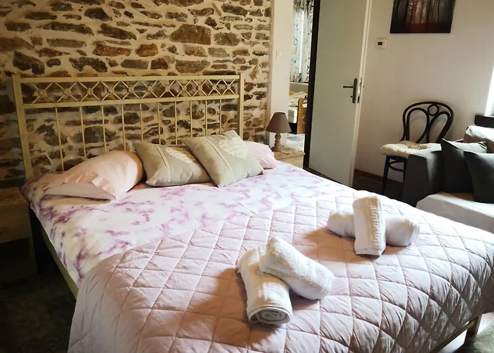 Effrosini Stonehouse Center Portaria