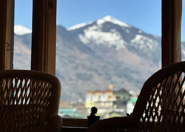 Cafe Saffron Sips & Stays - Alpine Suites Naggar Near Manali