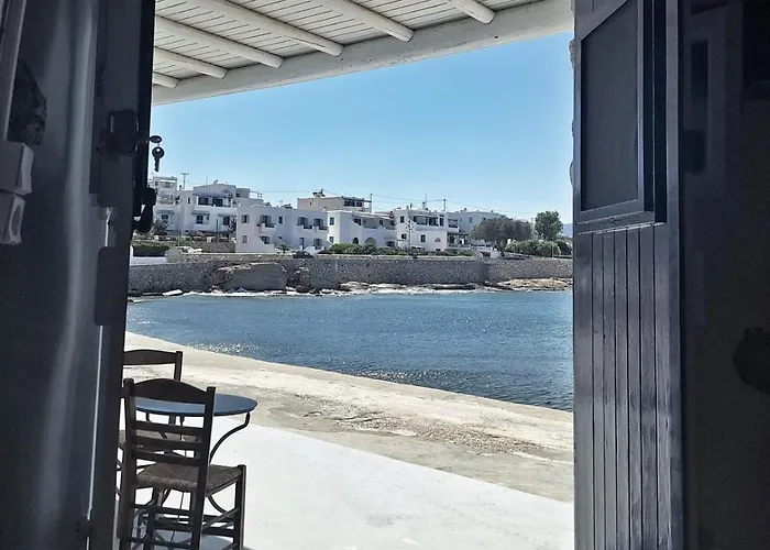Karnagio - Traditional Seafront House