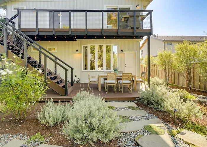 Steps To Ocean: Luxe Family Home In Half Moon Bay!