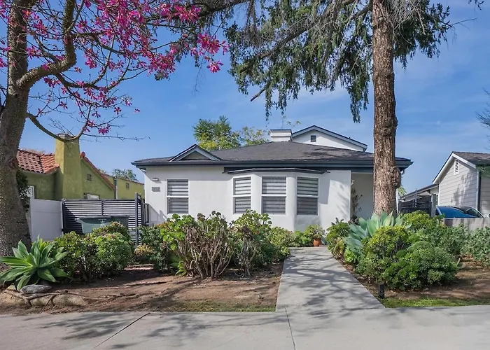 Serene Luxe Residence Near Rose Bowl-2Br Front House