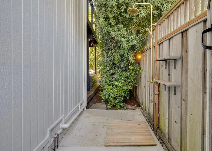 Steps To Ocean: Luxe Family Home In Half Moon Bay!