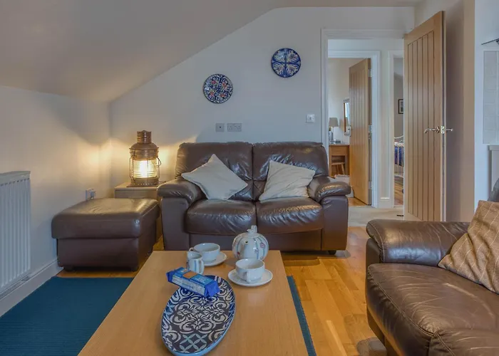 Crow'S Nest - Secluded Apartment With Sea Views, Crabpot Cottages, Hunstanton