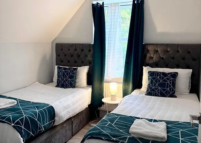 Castle-View Apartment & Free Parking On Site