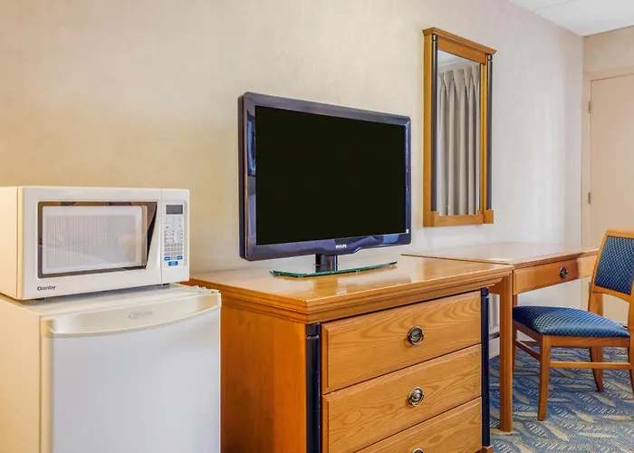 Travelodge By Wyndham Niagara Falls At The Falls