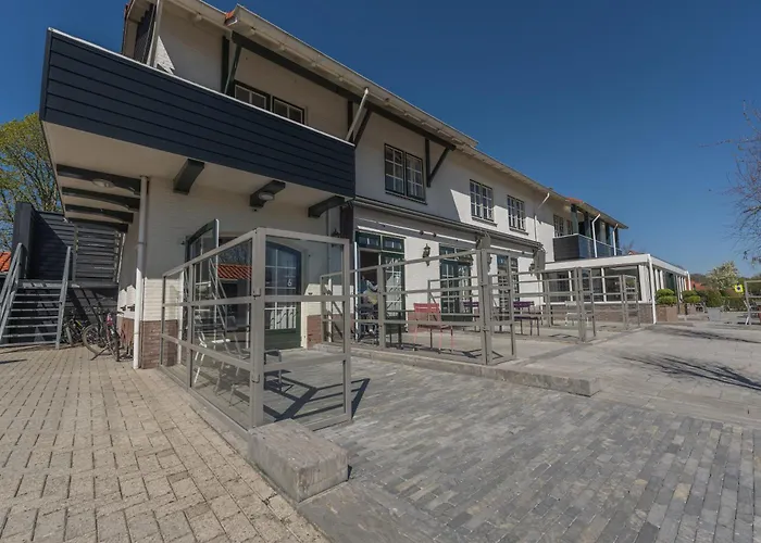 Strandhotel Dennenbos