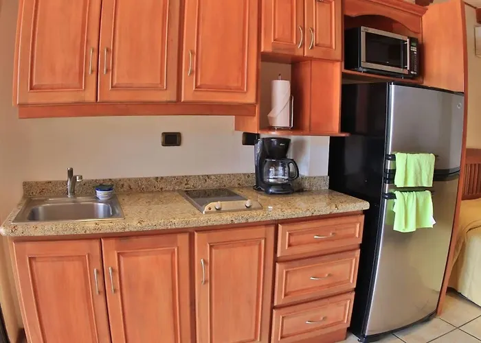 Oceanview Studio Apartment With Community Pool & Views Of Flamingo Marina