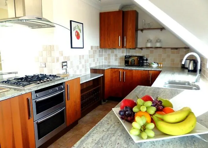 Basingstoke Apartments - St Raphael House, City Centre Charming Apartments