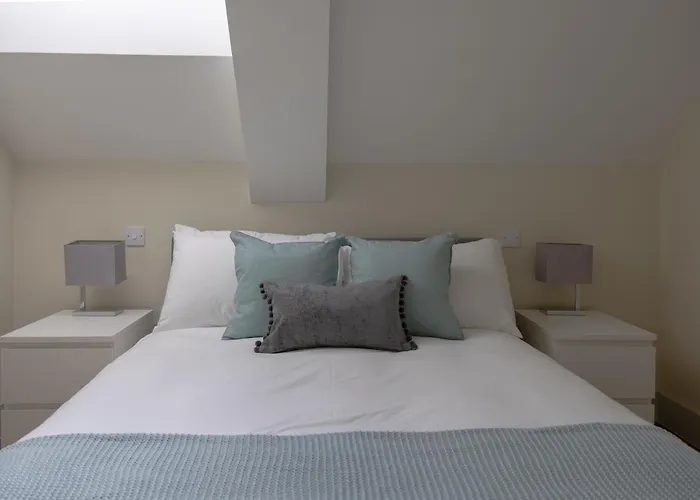 Hereford City Centre - Isabella House, Aparthotel - Modern Apartments In The Heart Of The City - Hosted By Rentmyhouse