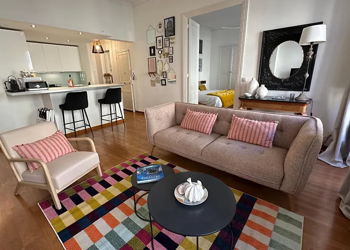 Escale Citadine Au Centre D'Avignon, Climatisation, Appartement De Charme, Spacieux Et Lumineux