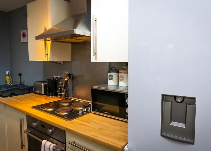 Greenings Apt Warrington - 2 Bed With Free Off Road Parking & Wifi