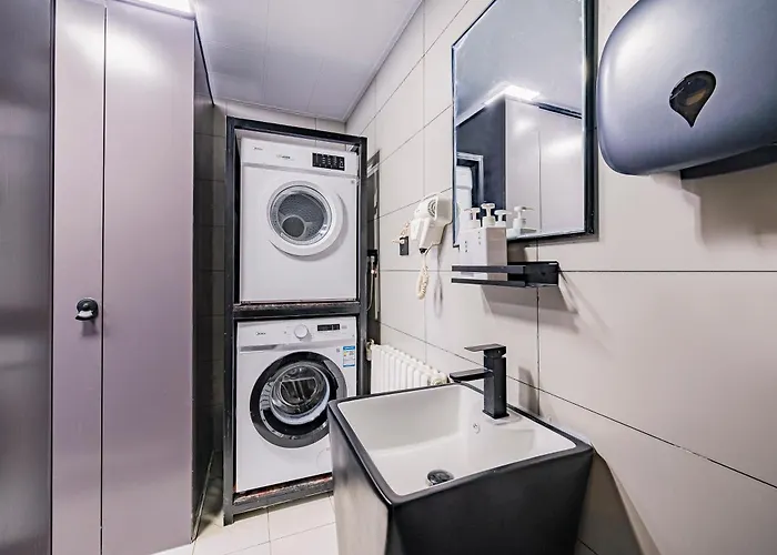 Beijing Seeyou Youth Hostel Adjacent To Yonghe Temple And Sanlitun, With Direct Access To The Airport