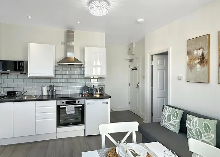Granada Apartments Holmfield Rd