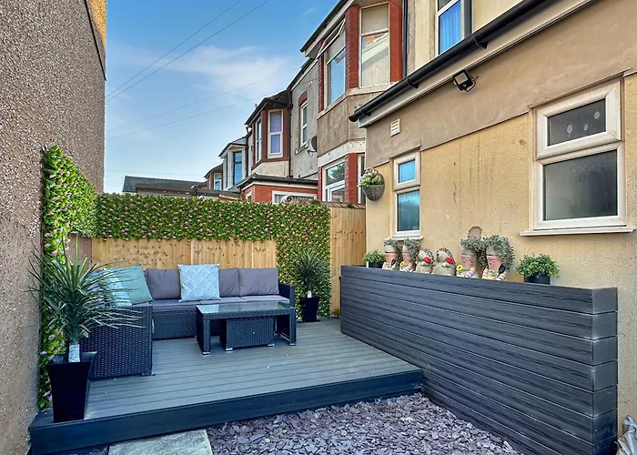 Granada Apartments Holmfield Rd
